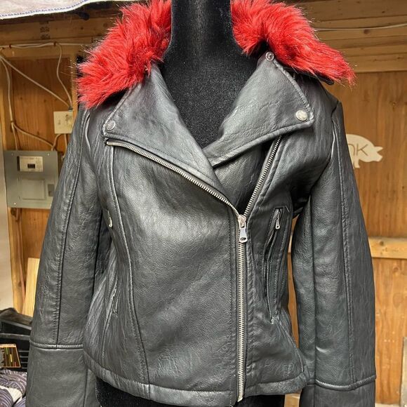 Special one Black leather jacket. With furry hood. Size small. - Picture 4 of 7